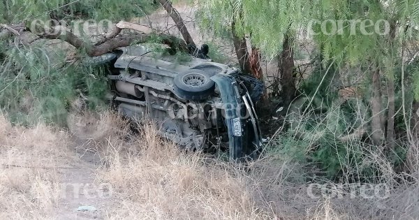 Se vuelca camioneta en la Dolores Hidalgo-San Miguel de Allende