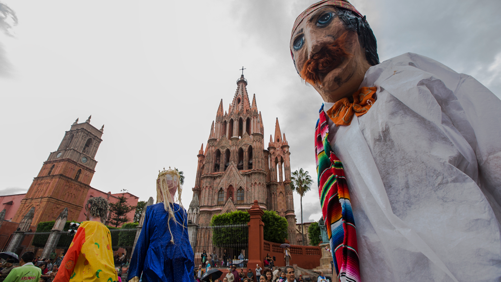 Se acerca el Desfile de los Locos 2022 en San Miguel de Allende, aquí la ruta