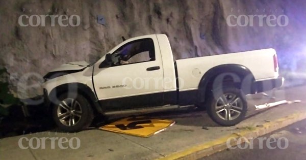 Conductor ebrio se estrella en la ‘curva de la muerte’ en Irapuato