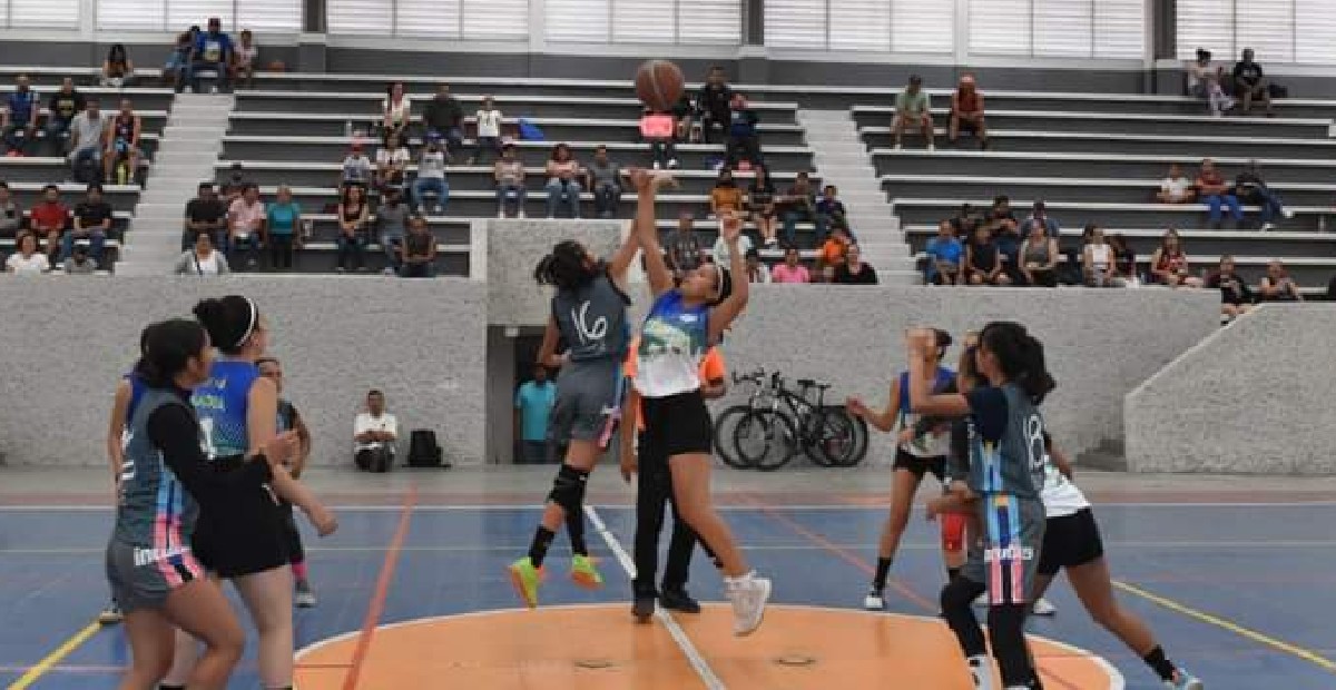 ‘Foguean’ a jóvenes deportistas con partidos de basquetbol y fútbol en Acámbaro