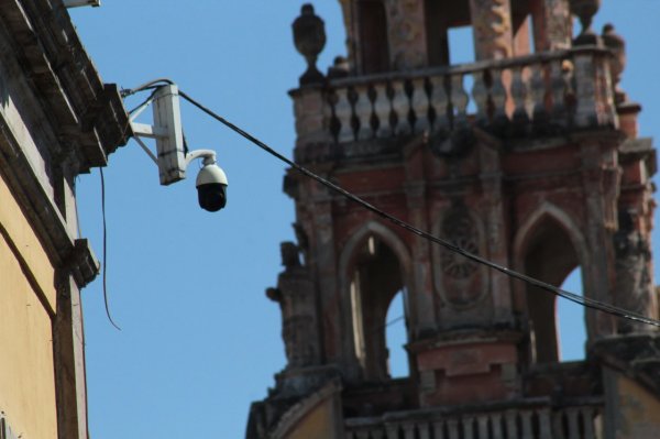 Con cámaras de vigilancia nuevas, buscan mejorar seguridad en ‘focos rojos’ de Celaya