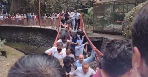 Cae puente colgante en Cuernavaca durante su reinauguración; habría 20 lesionados