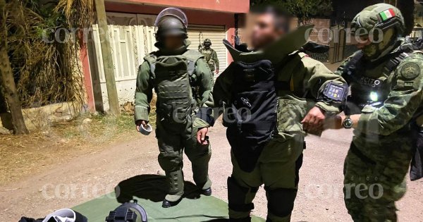 Antibombas desactivan una granada en la escena de un homicidio en Irapuato