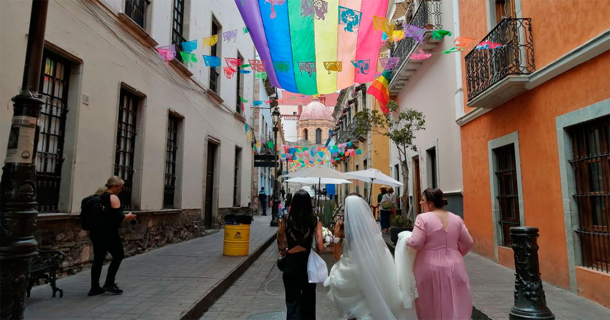 Guanajuato se ‘pinta de arcoíris’: comunidad LGBTQ+ celebra el pride con desfiles