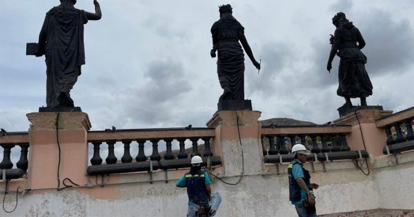 Supervisan trabajos de rehabilitación del Teatro Juárez en la capital