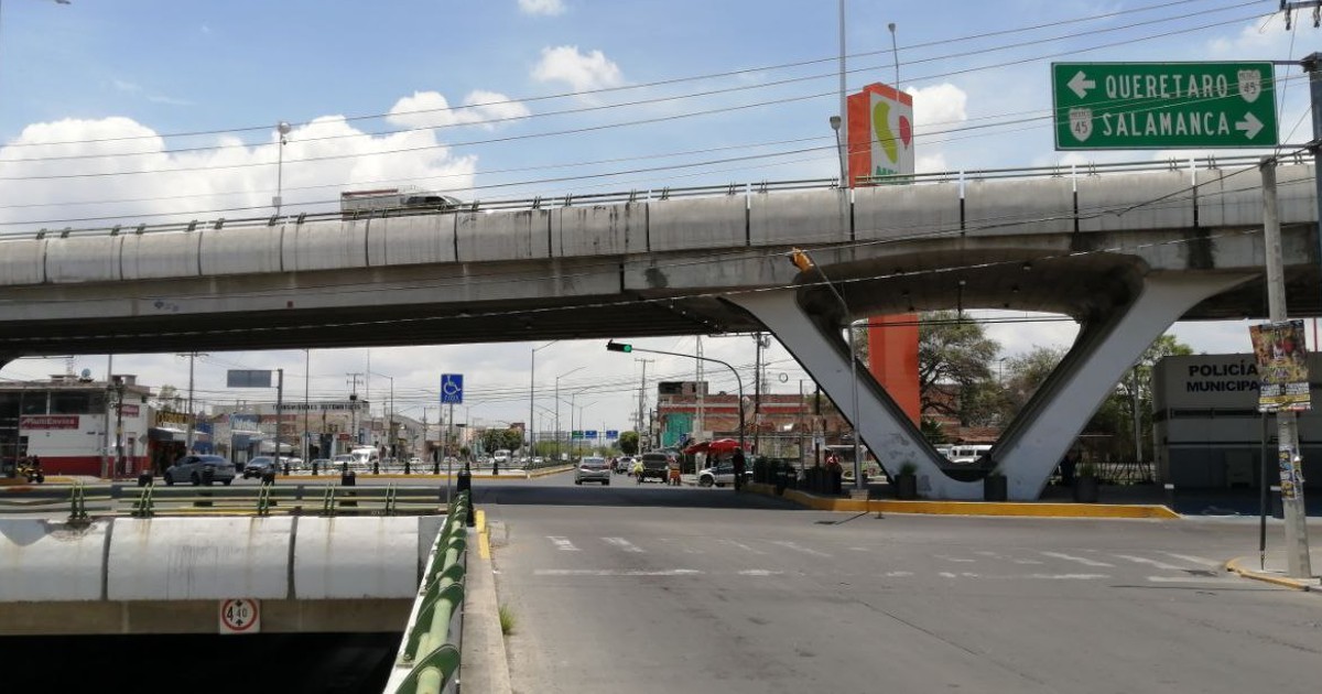 Por riesgo de colapso en el puente de Constituyentes en Celaya, disminuirán su tráfico