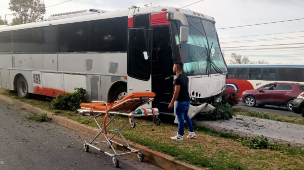 San Francisco del Rincón: Transporte de personal choca y deja 5 lesionados