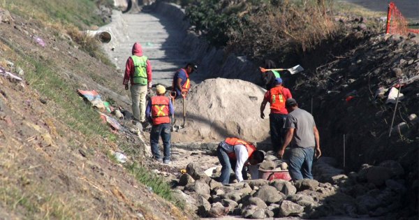 Jumapa en Celaya prepara desfogue en Villa de los Arcos para evitar inundaciones