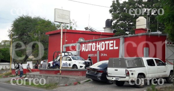 Localizan el cuerpo de una mujer al interior de un auto hotel de Jaral del Progreso