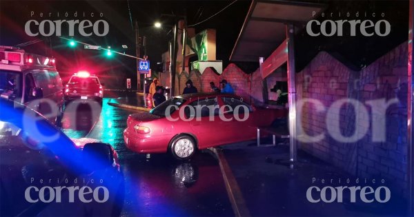 Aparatoso accidente de Irapuato deja daños materiales y un herido en Irapuato