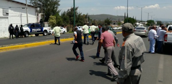 Conductores de Uber se enfrentan a tránsitos y taxistas de Salamanca