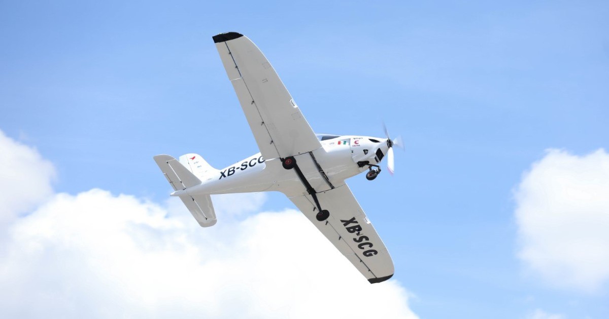 El avión celayense Halcón II alza el vuelo por primera vez