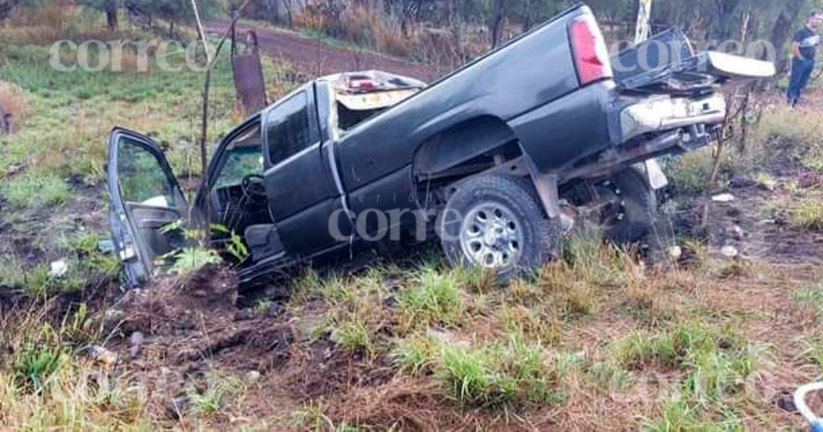 Se vuelca camioneta que llevaba jornaleros en Salvatierra; hay 14 lesionados