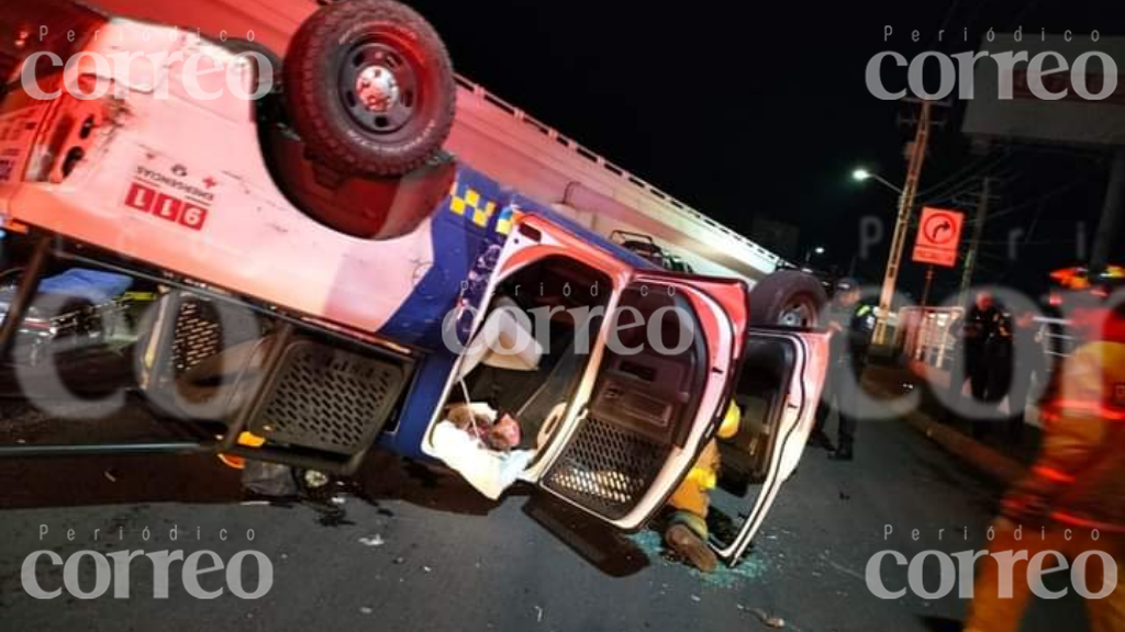 Vuelca patrulla de la FSPE en Santa Fe, Guanajuato; iban a exceso de velocidad