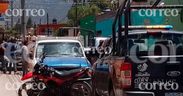 Abaten a hombre en Villa de Capulín en San José Iturbide; queda debajo de autos