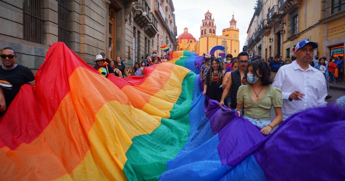 Comunidad LGBTQ+ toma las calles de Guanajuato capital para exigir respeto y visibilidad