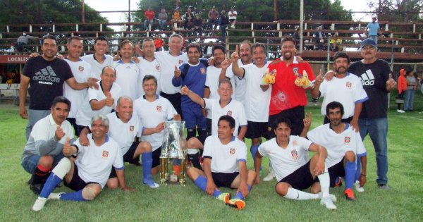 Ferrocarrileros Sección 1 se corona campeón de la copa de veteranos de Acámbaro