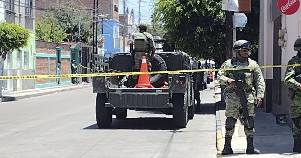 Con 15 minutos de diferencia y a unos pasos de policías, asesinan a dos hombres en Celaya