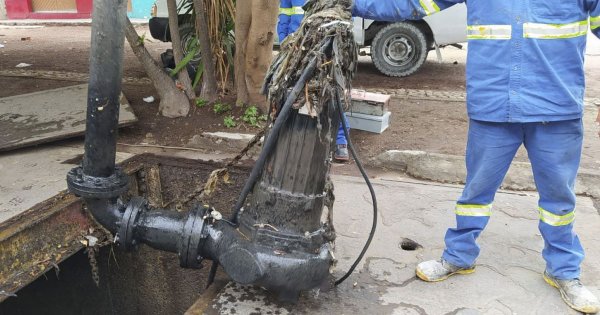 En Irapuato llenan las coladeras con basura y hasta ropa; sacan casi 300 toneladas