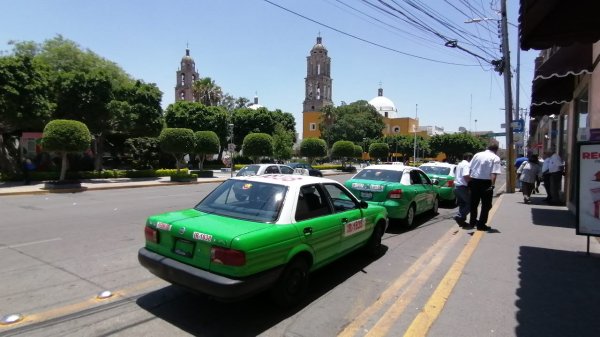 Libia Denisse asegura que gobierno de Guanajuato sí actúa contra taxis piratas