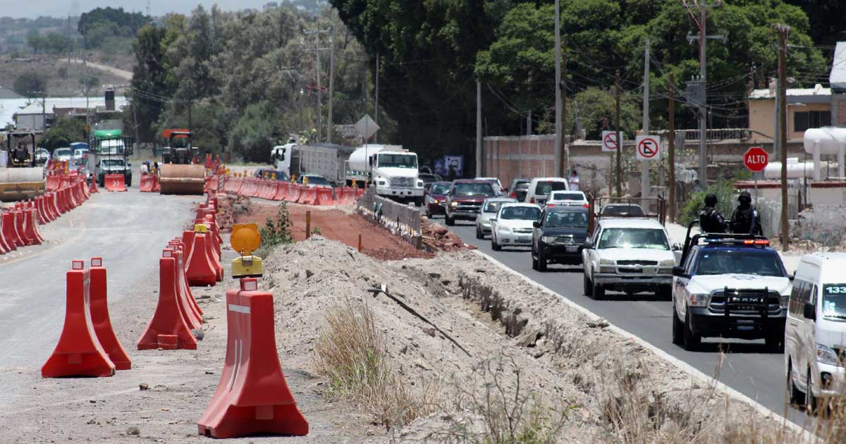 Cierre de carretera Celaya-Salvatierra por el Celanese genera primeros problemas