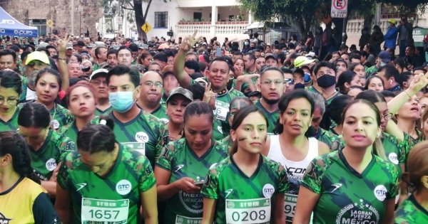 En familia y con mascotas, guanajuatenses corren la carrera Gran Fuerza de México