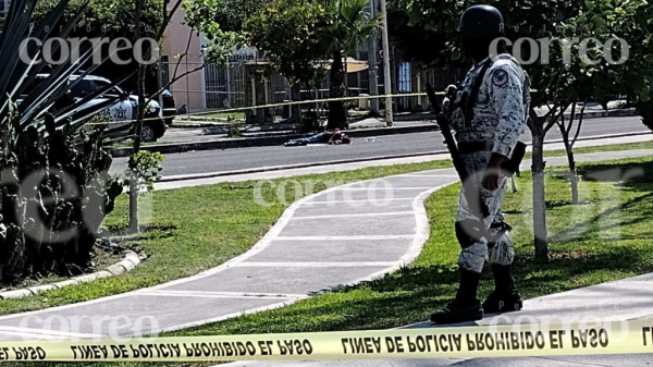 Acribillan a joven cuando cruzaba una de las calles de Los Olivos, Celaya