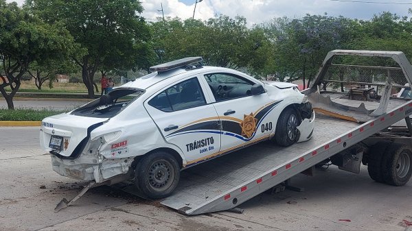 Choca con patrulla y provoca volcadura en la colonia Maravillas, León