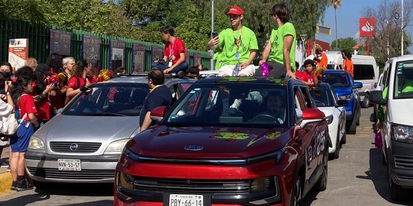 Dan banderazo de salida al Rally Universitario del GIFF en Irapuato