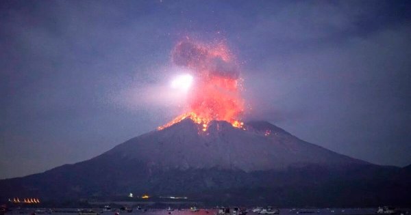 Activan alerta máxima y evacúan zonas de Japón por erupción de volcán Sakurajima