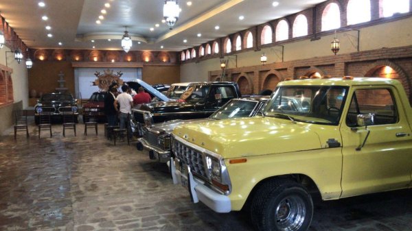 Presentan colección de clásicos ´Primera Convención de Autos Antiguos’ en Doctor Mora