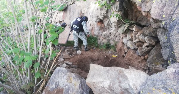 Guardia Nacional localiza guarida criminal oculta en una cueva de Pueblo Nuevo  