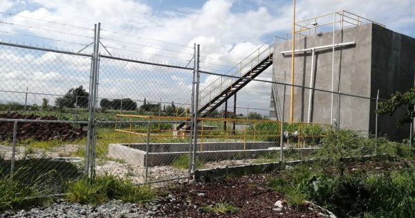 Salamanca pide a constructoras que “arreglen su cochinero” en la comunidad Santa Rita