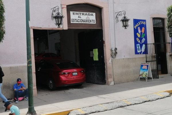 Estacionamientos en San José Iturbide cobran ‘lo que quieren’