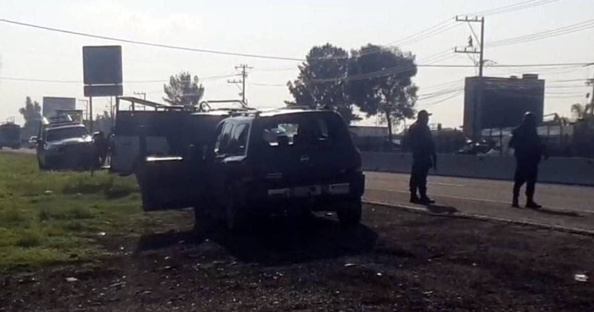 Una camioneta baleada sorprende a conductores en carretera de Apaseo El Grande