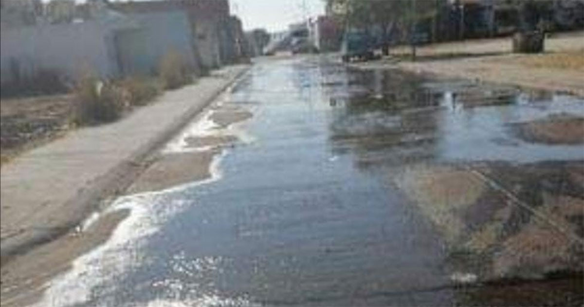 Preocupa desperdicio de agua por fugas en el fraccionamiento Barlovento en Salamanca