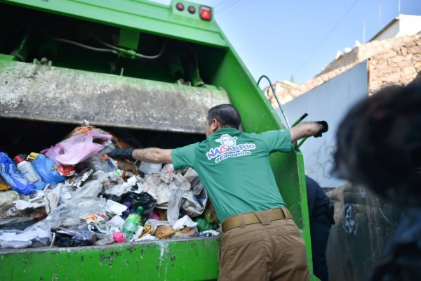 Alejandro Navarro y su gabinete limpian las calles de Guanajuato Capital