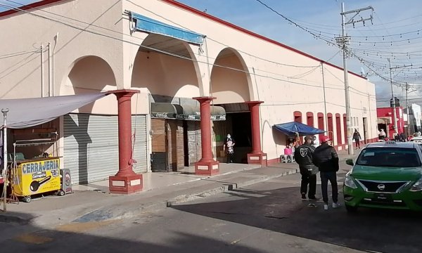 Buscan estacionamiento gratuito para los clientes del mercado en San José Iturbide