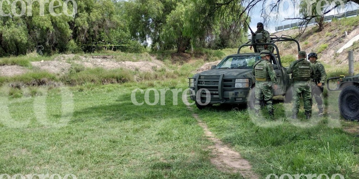 Transeúntes encuentran a hombre sin vida y con disparos de bala en el Río Laja, Celaya