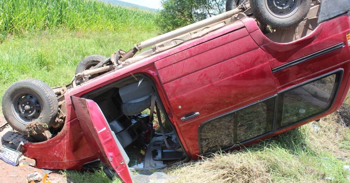 Chocan de frente y provocan una muerte y seis heridos en Pénjamo