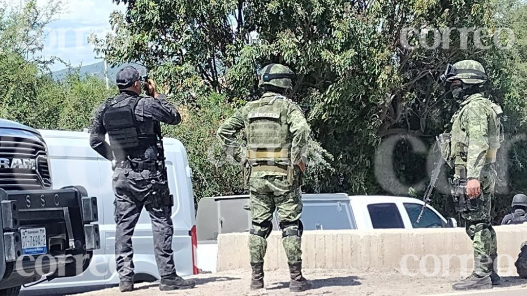 Policías de Valle de Santiago se reúnen con alcalde tras el asesinato de sus compañeros