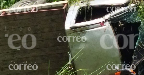 Aparatosa volcadura deja un hombre muerto en Valle de Santiago