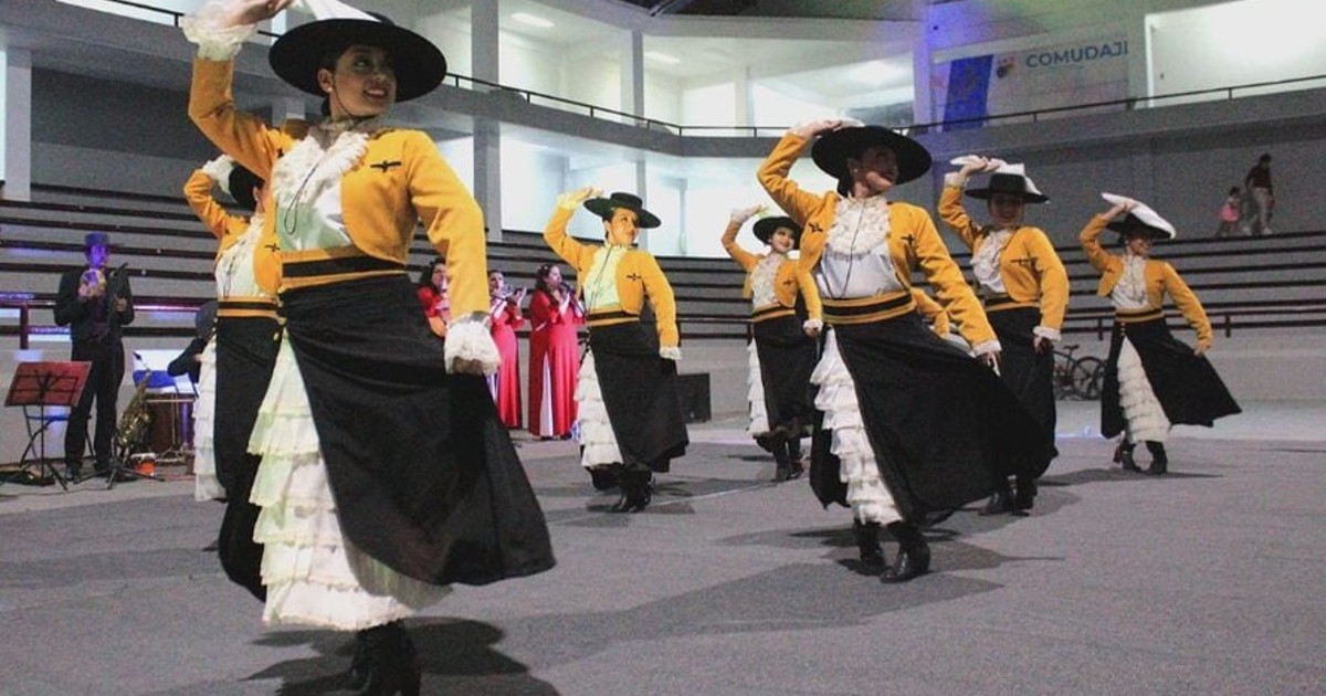 Ballets folklóricos de Chile y Bolivia son un éxito en San José Iturbide