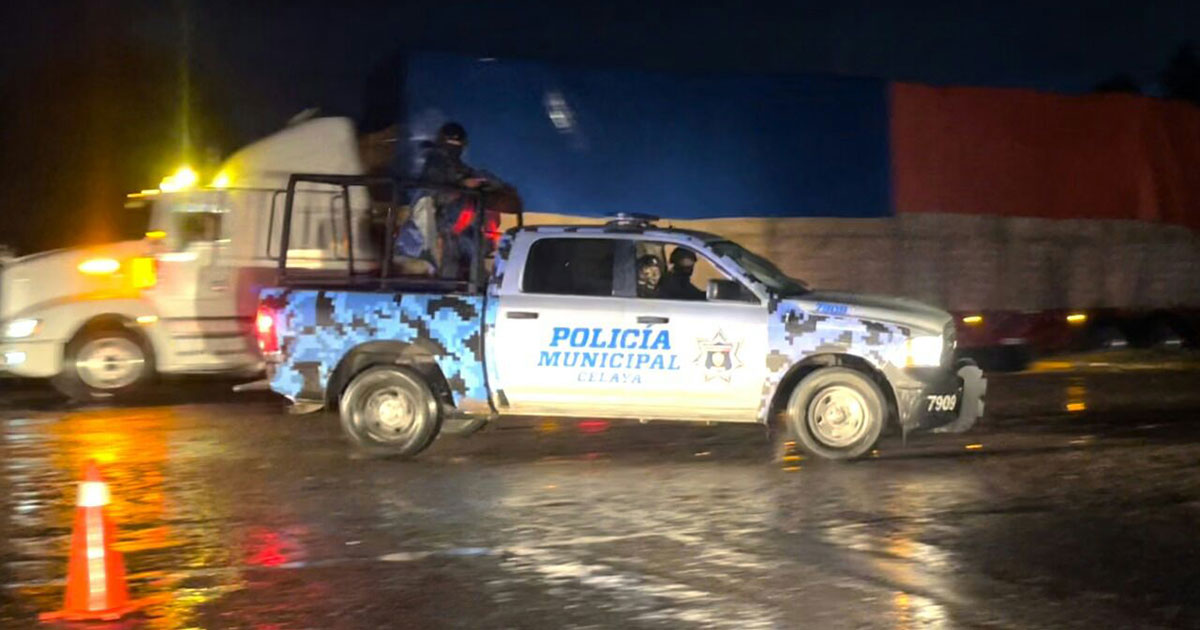 Policías amenazan y golpean a dos reporteros del portal Ágora en Comonfort