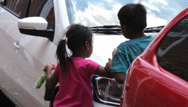 DIF detiene aumento de niños trabajadores en las calles de Salamanca