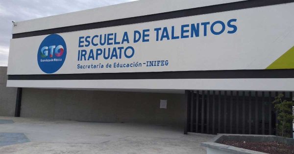 Familias acusan despido de docentes en Escuelas de Talento; ‘es proceso de contratación’: SEG