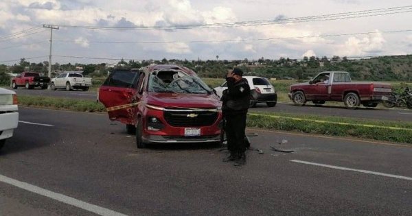 Fresicultor Fidel Zavala muere tras volcarse en la Irapuato-Abasolo