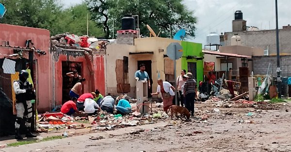 Retiran escombro y preparan funerales tras explosión en Cortazar; van 2 muertos