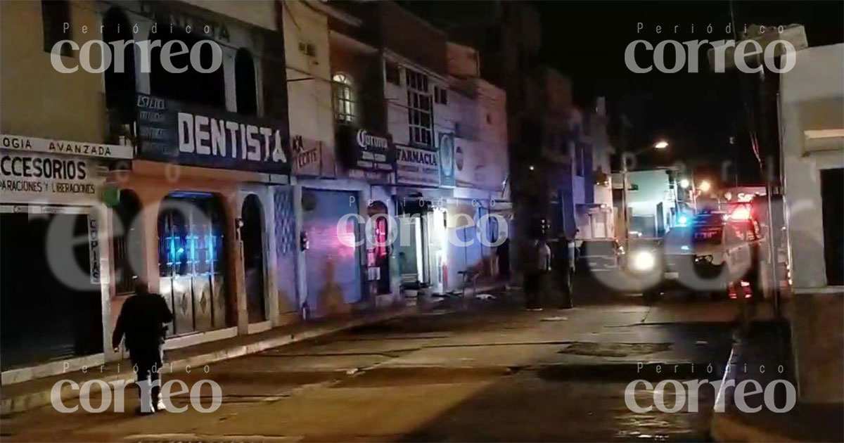 Hombres prenden fuego a farmacia frente a la central de autobuses de Salvatierra