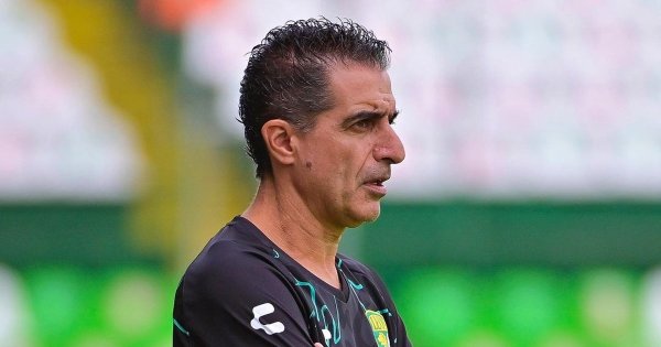 No da risa: Teo González señala a Renato Paiva por la situación del Club León